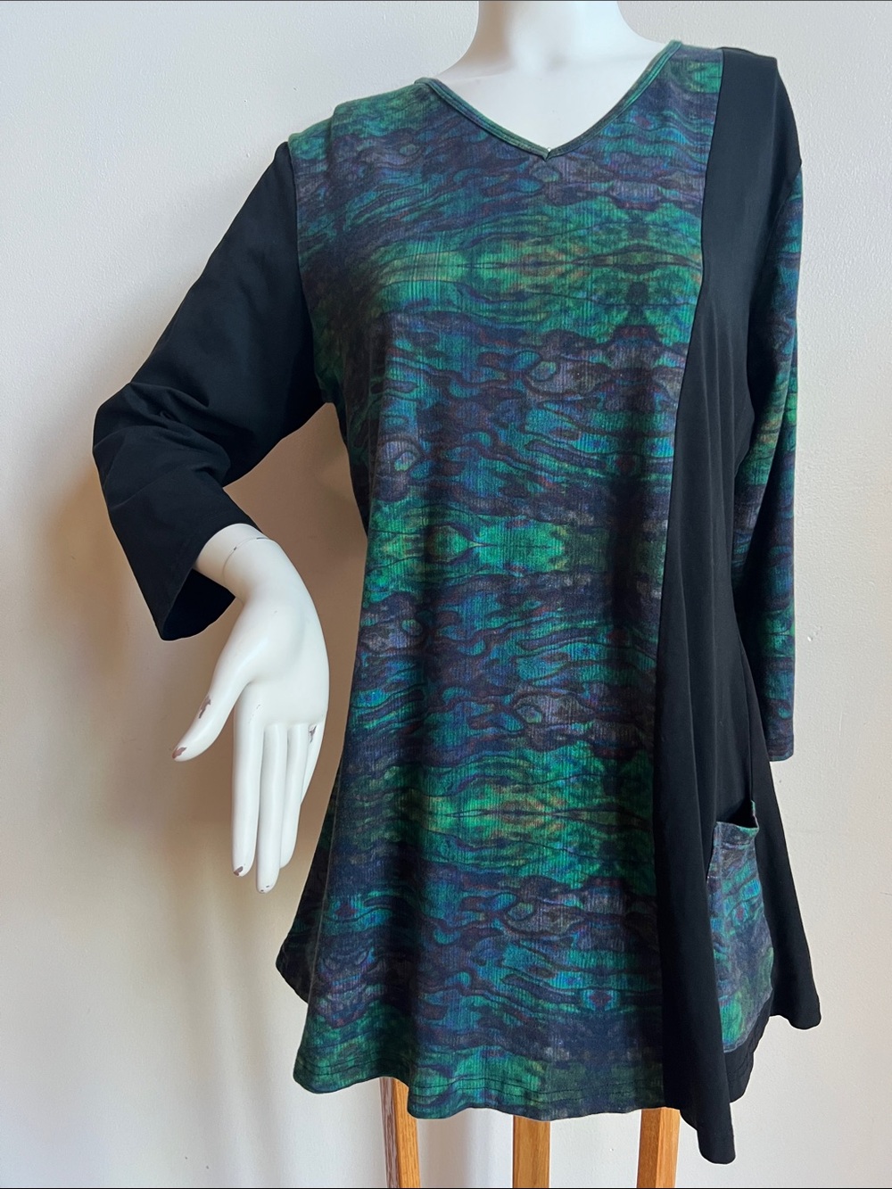 Parsley & Sage V-Neck Tunic Top in Green-Blue Pattern with Black Accents
